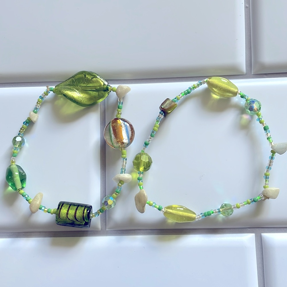 2 stretch bracelets glass and natural stones